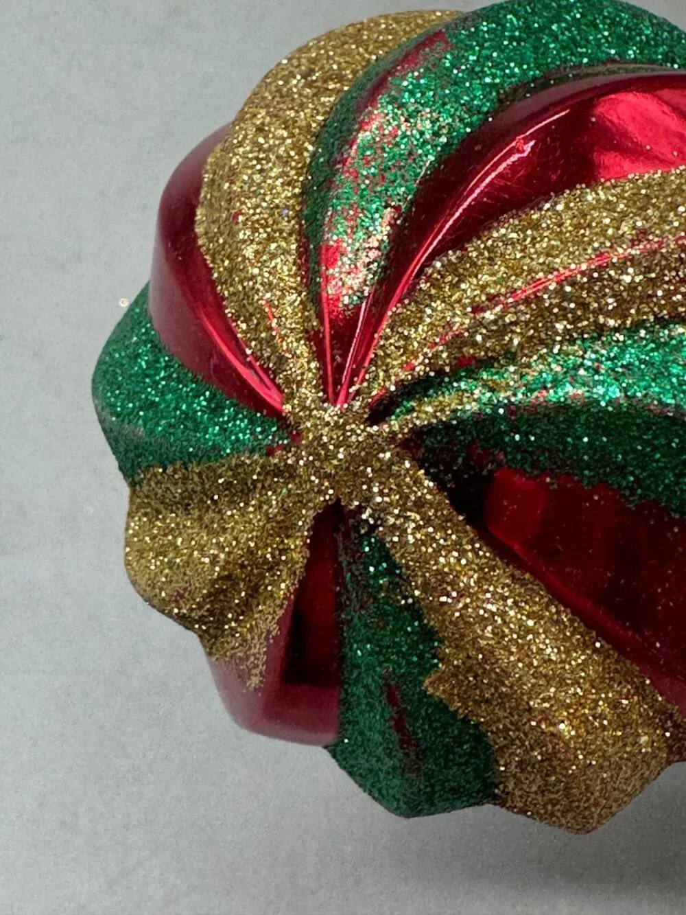 Set Of 2 Christmas Ornament Balls Red Green & Gold Glitter Swirl Design READ